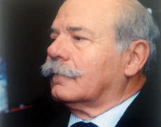 Entrato nelle Forze Armate nel 1955, alla Scuola Militare Nunziatella, il Generale Giuseppe Cucchi ha servito nell’Esercito per 53 anni, prima come Ufficiale di Artiglieria, in seguito in servizio di Stato Maggiore. Nel corso della sua carriera ha comandato reparti di ogni livello in tutti e tre i Corpi d’Armata operativi italiani ed ha ricoperto incarichi nello Stato Maggiore dell’Esercito, in quello della Difesa, nel Gabinetto del Ministro e presso la Presidenza del Consiglio.

Laureato in Scienze Strategiche presso la Università di Torino ed in Giurisprudenza presso quella di Bologna ha poi conseguito i Titoli della Scuola di Guerra Italiana e di quella francese, ha frequentato a Parigi il Cours Inter Armees, ad Harvard il Master in Public Administration della Kennedy School of Government, a Roma i Corsi del Centro Alti Studi per la Difesa. Oltre che in Italia ha servito per lunghi periodi all’estero, in Francia, Egitto, Sudan, Stati Uniti e Belgio.

All’attività operativa e di stato maggiore ha sempre affiancato quella didattica, insegnando in istituzioni accademiche civili e militari italiane ed estere, fra cui l’Accademia Militare, il Centro Alti Studi della Difesa, le Università di Bologna e di Siena, la Luiss di Roma, la Bocconi e la Cattolica di Milano, l’Università di Harvard negli Stati Uniti, quella di Innsbuck in Austria e molte altre.
Nel periodo culminante della sua carriera è stato dal 1991 al 1996 il Direttore del Centro Militare di Studi Strategici; dal 1996 al 1999 ha assolto l’incarico di Consigliere Militare del Presidente del Consiglio  con il primo Governo Prodi ed il primo Governo D’Alema; dal 1999 al 2002 ha rappresentato l’Italia a Bruxelles come Rappresentante Militare Italiano presso i Comitati Militari di NATO, Unione Europea ed Unione Europea Occidentale.

Congedato una prima volta nel 2003, e’ stato poi incaricato di programmare ed attivare in tutta Italia un piano di soccorso alle vittime civili di un eventuale attentato terroristico condotto con l’uso di armi di distruzione di massa, compito che ha svolto operando presso la Protezione Civile Nazionale dal 2003 al 2006.
Richiamato in servizio nelle Forze Armate nel 2006 e’ stato prima Capo Ufficio Politica Militare del Ministro Parisi divenendo poi, sempre nel 2006, il Direttore del CESIS, l’organismo di controllo e coordinamento delle varie branche dei Servizi nazionali di intelligence.
Nel 2007, con l’approvazione della nuova legge sui Servizi, è divenuto poi il primo Direttore Generale del Dipartimento Informazioni per la Sicurezza della Presidenza del Consiglio – l’organismo che succedeva al CESIS con competenze ampliate – incarico da cui si è dimesso su richiesta nel 2008.

Ritiratosi a vita privata ha ripreso la sua attività accademica presso la Bologna Business School e la Luiss, operando nel contempo per il centro di ricerca NOMISMA di Bologna, ove dirigeva l’Osservatorio Strategico e di Sicurezza, ed in seguito anche per TAB Associazione Team di Analisi Politico Economica del Business di Roma, di cui è tuttora Presidente Emerito.

Per due anni, dal 2012 al 2014, ha altresì servito come consulente delle Nazioni Unite per la gestione della crisi del Mali.
Svolge infine attività di pubblicista scrivendo su temi di interesse politico strategico su parecchie testate italiane e straniere.
